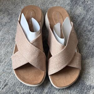 Easy Spirit Women's Beige Crisscross Sandals